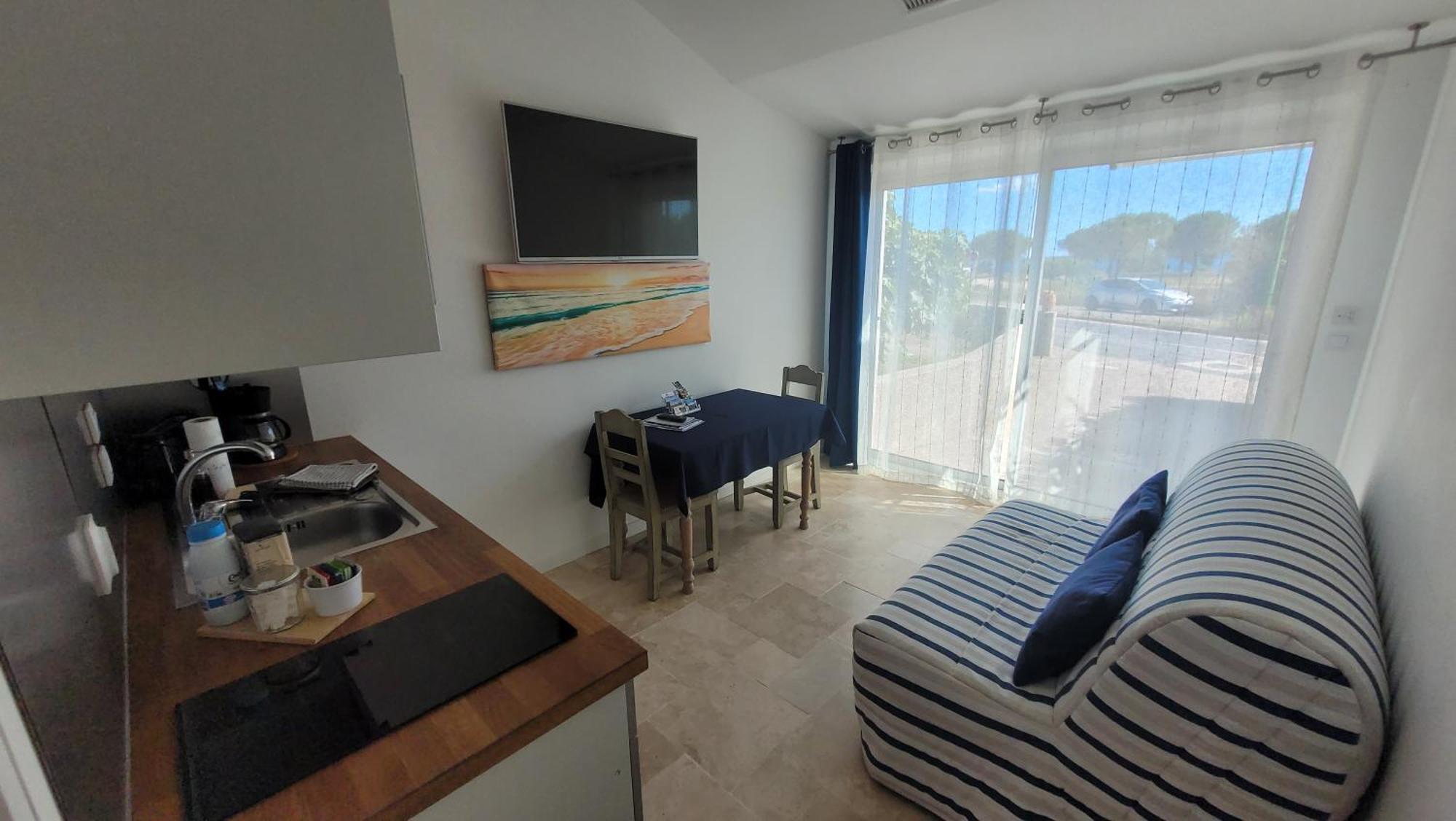 Meze Avec Vue Face A L'Etang Villa Dış mekan fotoğraf