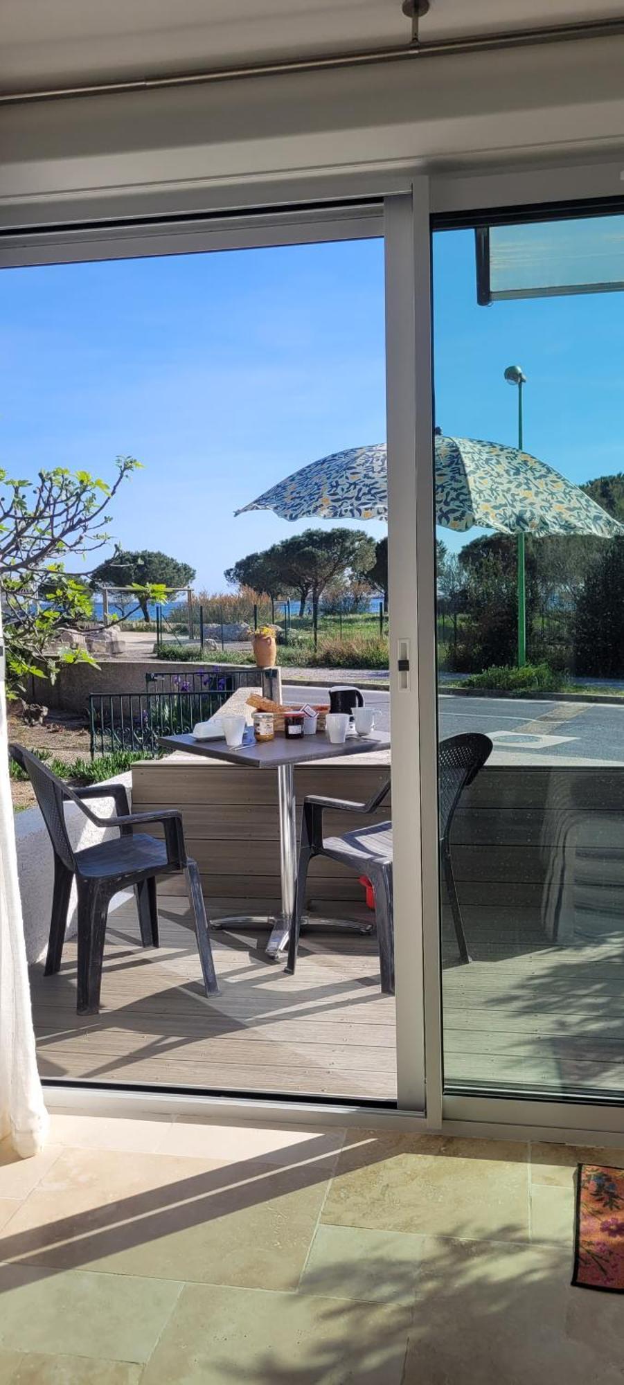 Meze Avec Vue Face A L'Etang Villa Dış mekan fotoğraf