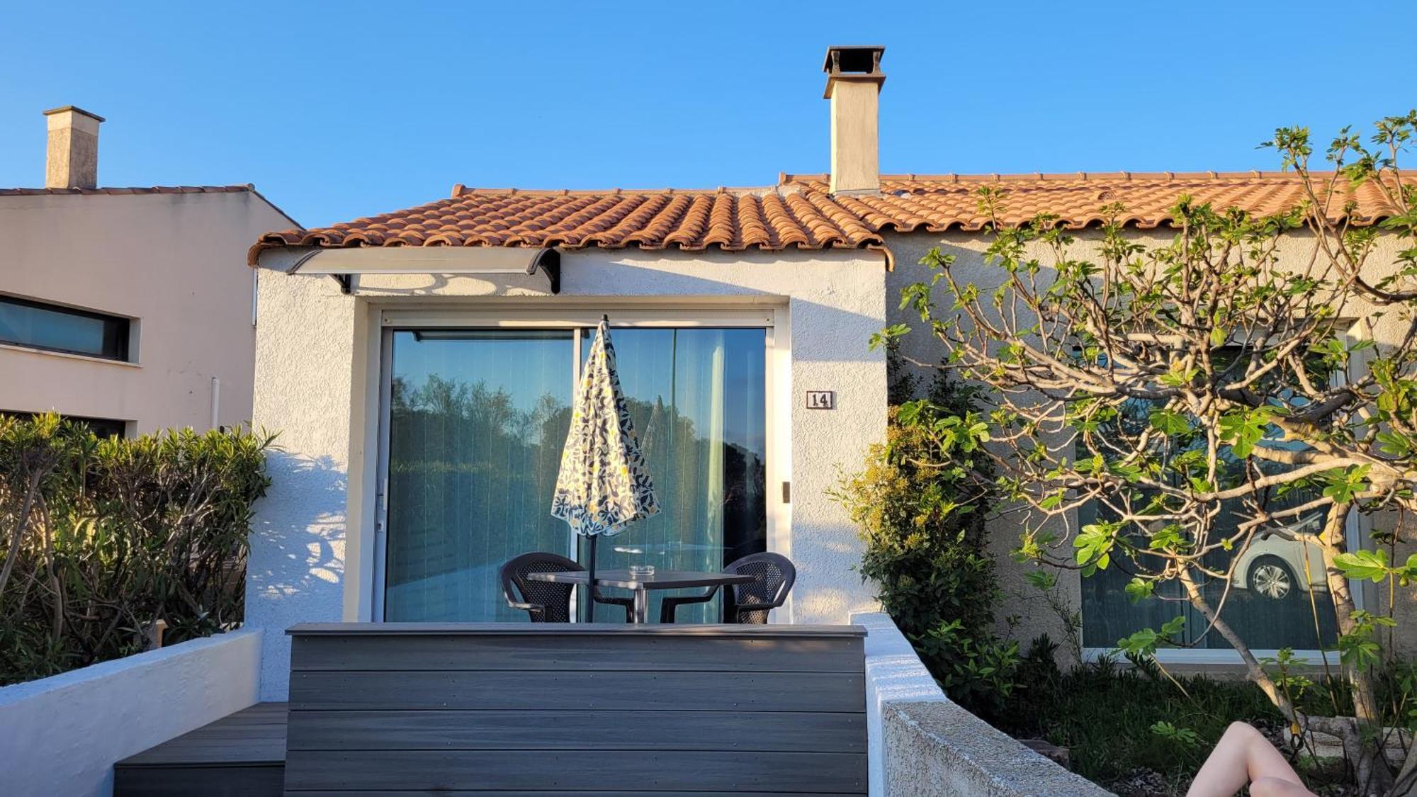Meze Avec Vue Face A L'Etang Villa Dış mekan fotoğraf